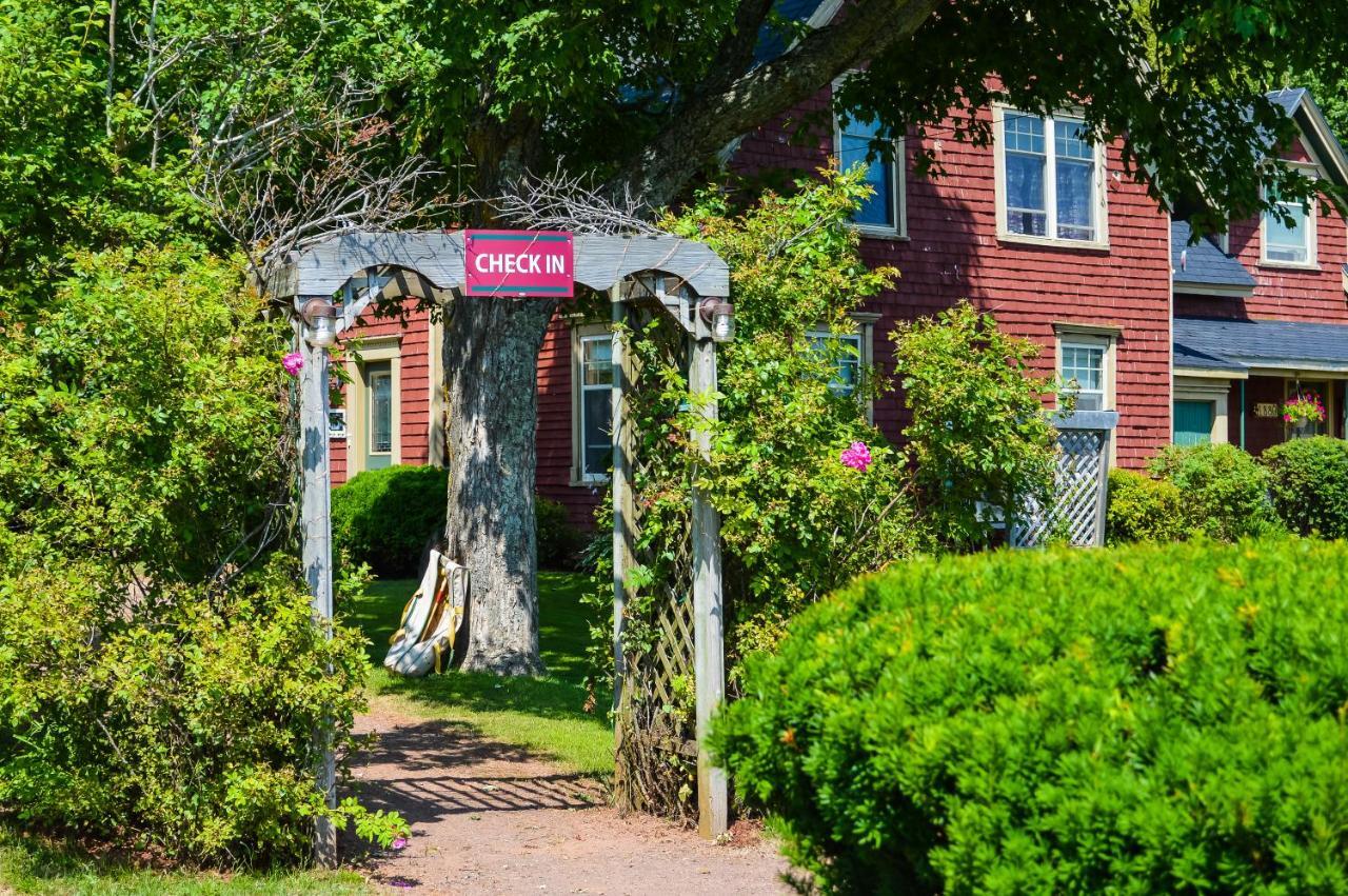 Bugaboo Cottages Summerside Exteriör bild